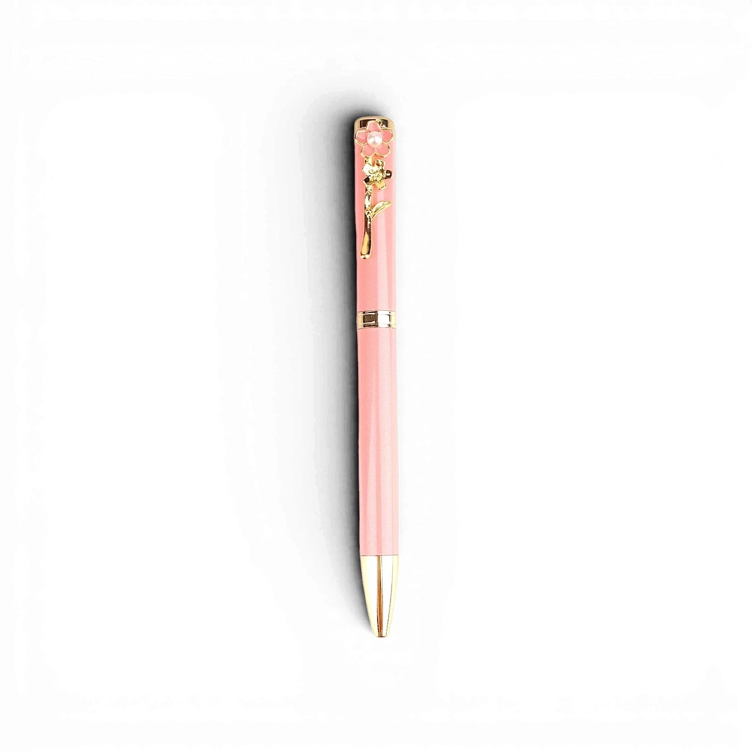 Bolígrafo metálico rosa de Boxigami con punta de perla y clip decorativo de flor dorada. Accesorio de escritorio elegante.