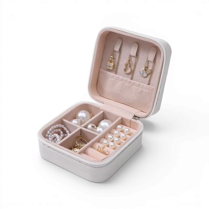 Boxigami caja de joyería de cuero blanco con interior forrado de terciopelo rosa, compartimentos para anillos, pendientes y collares.