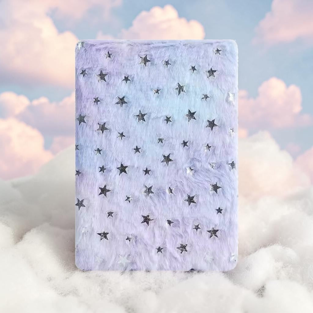 Boxigami cuaderno de felpa con estrellas plateadas y páginas forradas. Cubierta suave y mullida para escritura diaria.