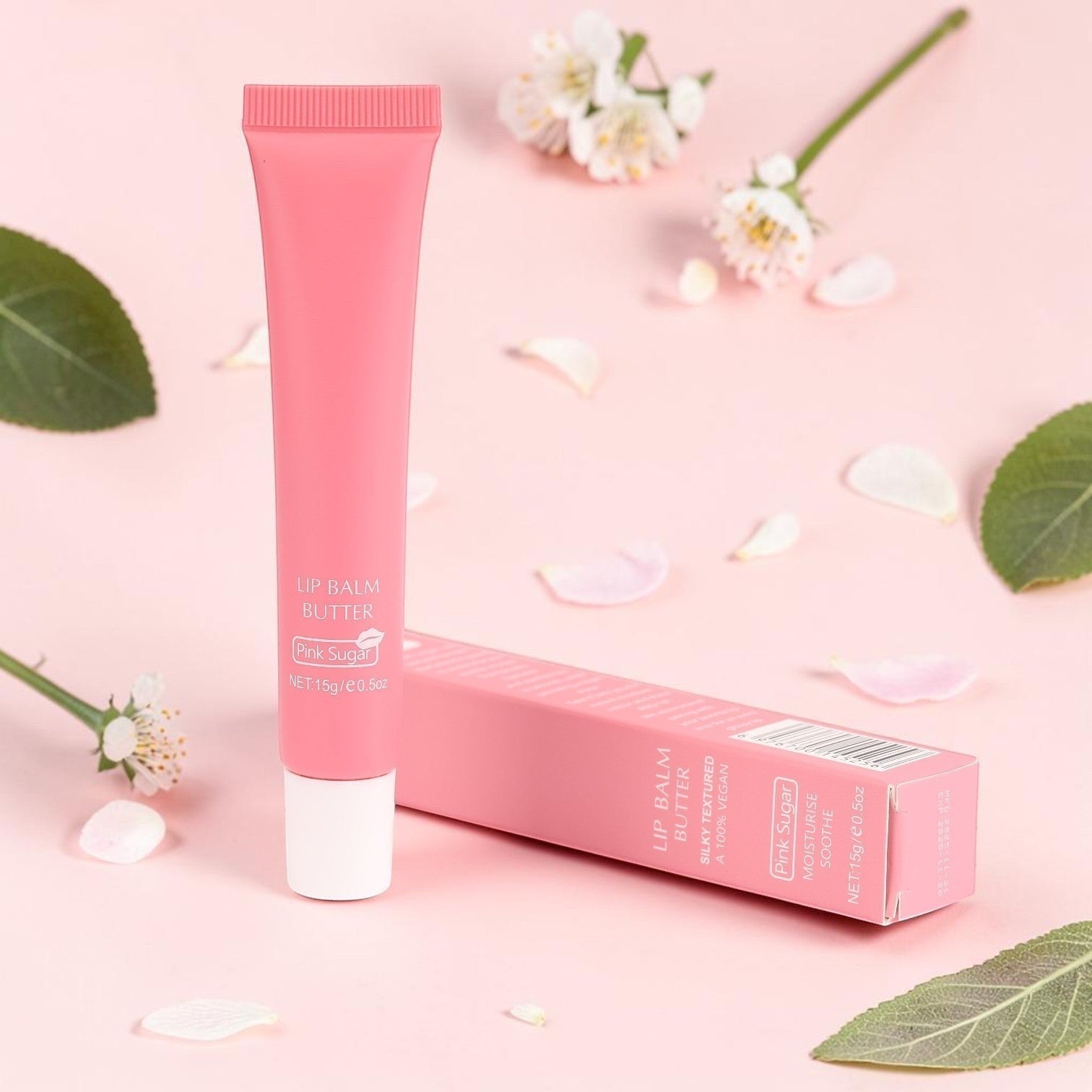 Boxigami Hydrating Tinted Lip Oil en tubo rosa con aplicador blanco. Fórmula vegana enriquecida con mantequilla y extracto de fruta para un brillo luminoso.