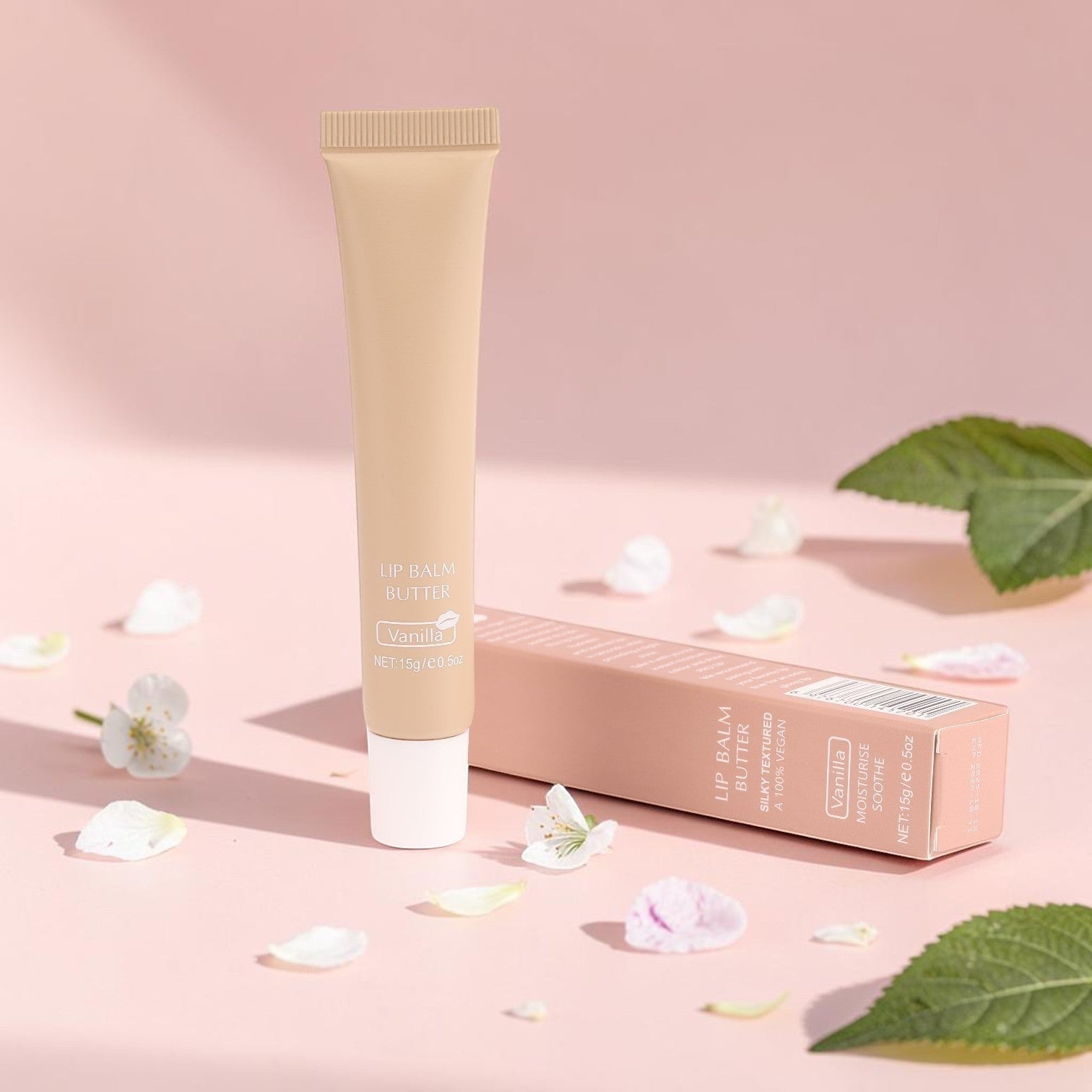 Boxigami Hydrating Tinted Lip Oil en tono vainilla, en tubo aplicador con caja a juego. Fórmula vegana enriquecida con mantequilla.