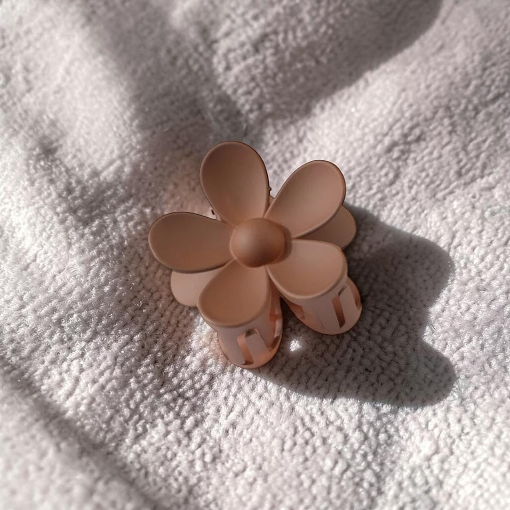 Boxigami pinza de pelo con diseño de flor de 5 pétalos en color melocotón, acabado liso y agarre seguro.